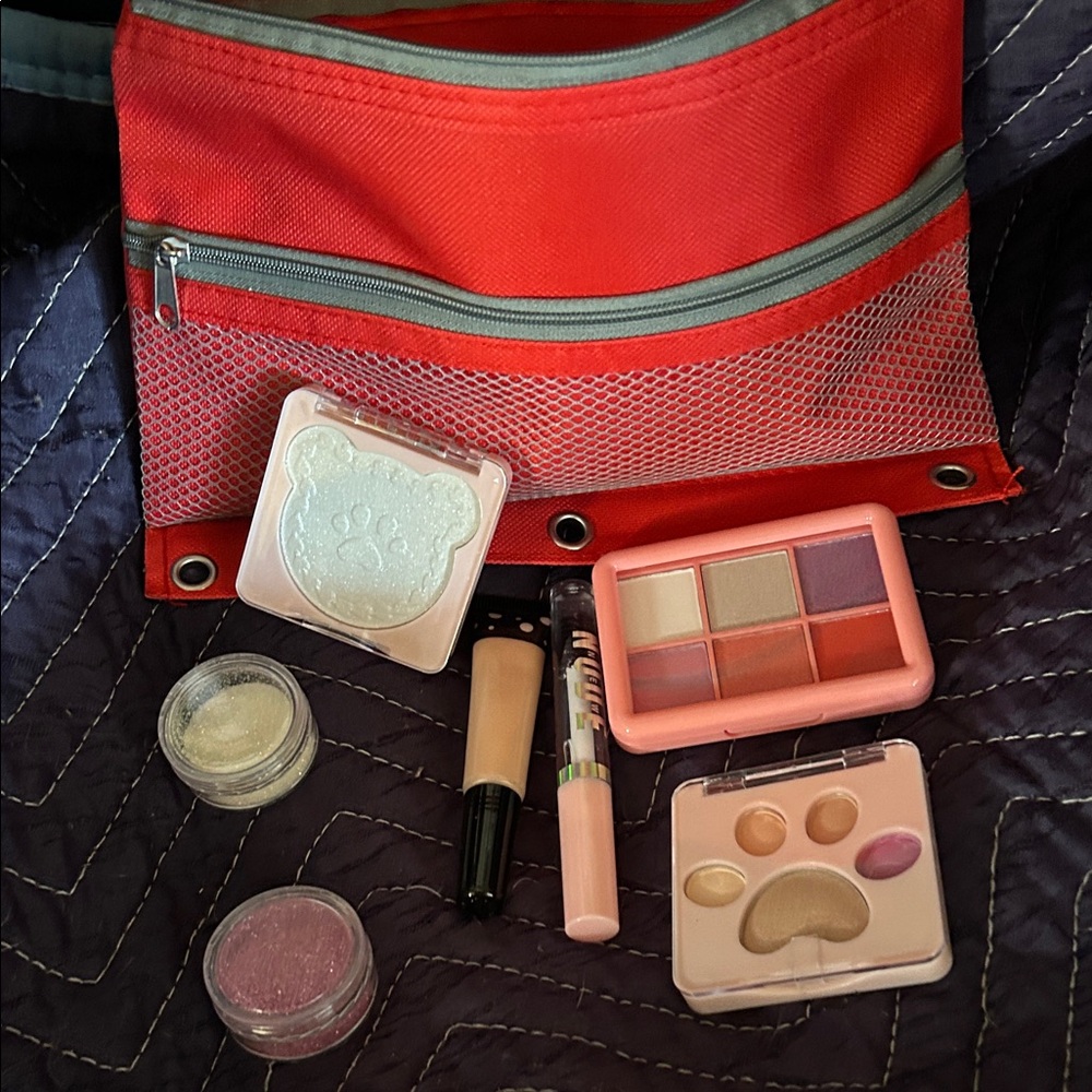 Brand new, never used teenage girls makeup set.